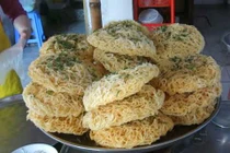 Khám phá món pizza hủ tiếu vừa độc vừa lạ ở Cần Thơ