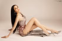 Người đẹp chuyển giới chỉ cách tập luyện để có đường cong mềm mại