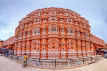 Tận mục cung điện đẹp nhất Ấn Độ có gần 1.000 cửa sổ