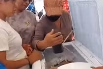 Bé gái 3 tuổi bất ngờ “sống lại” trong quan tài