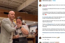 Nữ phục vụ bàn được khách bo hơn 100 triệu và cái kết bất ngờ