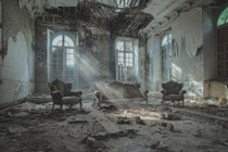 Cảnh ám ảnh bên trong những tòa nhà bỏ hoang khắp thế giới