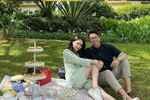 Bạn trai doanh nhân của hoa hậu Hương Giang ăn mặc cực giản dị