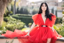 Mỹ nhân giàu có nhất Philippines chuộng gu thời trang nóng bỏng, sexy 