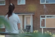 Xót xa cô gái Romania bị bạn trai lừa bán vào nhà chứa ở Anh