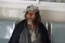 Cụ ông bất ngờ xuất hiện dù được “hoả táng” 9 năm trước