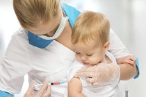 Bé gái tử vong sau tiêm vắc xin: Lưu ý trước và sau khi tiêm chủng
