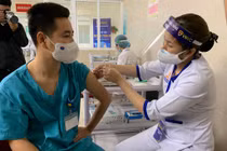 Điều gì xảy ra với cơ thể sau khi tiêm vắc xin COVID-19?