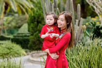 Mặc áo dài dịp Tết: Mỹ nhân Việt cùng con gái mix đồ sao?