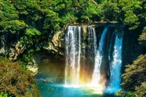 Điều bạn chưa biết về thác nước tuyệt đẹp trên đảo Jeju Hàn Quốc