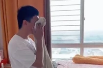 Kèm con học cả năm, ông bố khóc nức nở vì con đạt 6/100 điểm