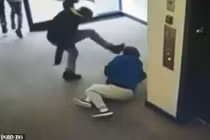 Phẫn nộ nhóm thiếu niên đánh đập cụ bà 70 tuổi giữa ban ngày