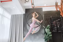 Chiêm ngưỡng “Cá sấu chúa” Quỳnh Nga nóng bỏng với yoga bay