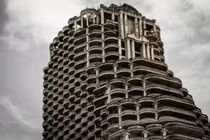 Ám ảnh trong tòa tháp “ma” 49 tầng nổi tiếng ở Thái Lan