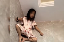 Kỳ lạ cô bé “Người Nhện” ngồi trên trần nhà xem tivi