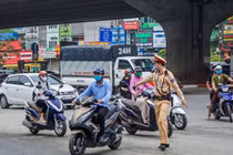 Cảnh sát giao thông được trang bị nhiều loại súng