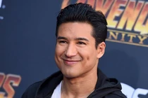 Bí kíp giúp nam MC Miss Universe 2020 sở hữu cơ bụng 6 múi