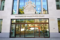 Nam cảnh sát bị kiện vì lắp camera theo dõi bạn gái cũ