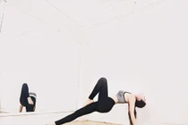 Tư thế yoga gợi cảm của sao Việt khiến fan “xịt máu mũi”