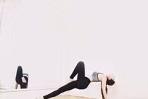 Tư thế yoga gợi cảm của sao Việt khiến fan “xịt máu mũi”