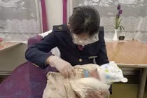 Giải cứu bé trai sơ sinh bị bà ngoại và bác ruột đem bán