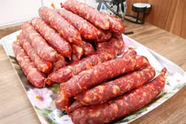 Bật mí cách tự làm lạp xưởng tươi ngon ăn Tết Tân Sửu 2021