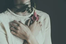 Khi tổn thương thành thói quen, đàn bà sẽ sống trong bình thản