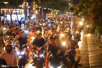 Cảnh sát ngăn hàng chục người quá khích sau trận VN thắng Malaysia