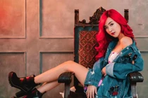 “Nhức mắt” gu thời trang gợi cảm của nữ game thủ nổi tiếng xứ chùa Vàng