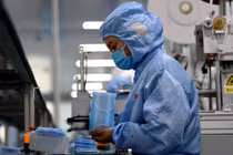 Chế được vắc xin chống virus corona mới, thêm người nhiễm bệnh dù không đến Vũ Hán