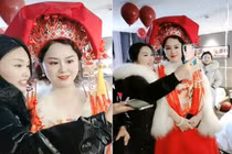 Cụ ông 80 tuổi, ngồi xe lăn vẫn cưới được vợ trẻ 38 