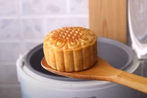Học cách làm bánh trung thu bằng nồi cơm điện siêu đơn giản