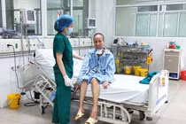 Bệnh nhân 19 hồi phục kỳ diệu, phi công người Anh vẫn “khó lường”