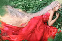 Bí quyết sở hữu mái tóc dài m8 của bà mẹ trẻ người Ukraine