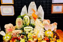 Phụ huynh bức xúc với "cuộc đua" cỗ trung thu