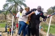 Bi hài cây cầu sập ngay trong lễ công bố khánh thành