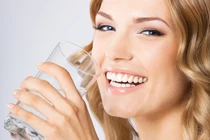 Đồ uống cấp ẩm cho da “chống chọi” với ngày hè nắng nóng