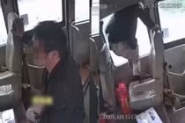 Buồn vệ sinh, thanh niên nhảy khỏi xe ô tô trên đường cao tốc