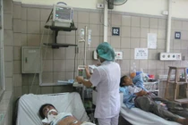 Uống thuốc sốt rét dự phòng Covid-19, 1 người Mỹ tử vong, 1 người VN nguy kịch