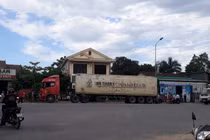 Đôi nam nữ gặp tai nạn ở Quảng Trị, người phụ nữ bị cuốn vào gầm xe tử vong