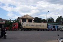 Đôi nam nữ gặp tai nạn ở Quảng Trị, người phụ nữ bị cuốn vào gầm xe tử vong