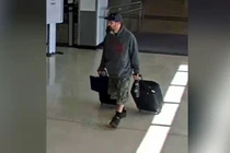 Người đàn ông buôn lậu bom trong hành lý ký gửi sân bay