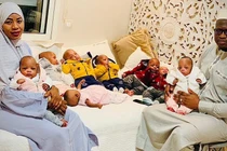 Sinh nhật đầu đời của ca sinh 9 bé kỷ lục thế giới