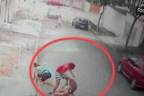 Nể phục người đàn ông giải cứu bé trai bị chó Pitbull cắn