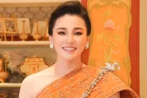 Nhan sắc quý phái nổi bật của Hoàng hậu Thái Lan ở tuổi 46