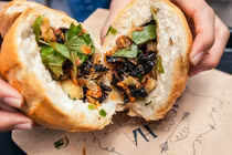 Các loại bánh mì độc lạ giới trẻ Sài Gòn cực kỳ yêu thích