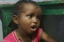 Bé gái 3 tuổi bị mẹ và bà ngoại chôn sống gây rúng động Ấn Độ