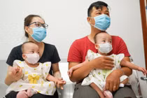 Cặp song sinh Trúc Nhi-Diệu Nhi sắp xuất viện về nhà đón Trung thu