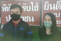 Dừng xe đi vệ sinh, người đàn ông bỏ quên vợ giữa đường