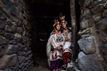 Kỳ lạ bộ lạc ở Ấn Độ có tập tục tự do đổi vợ 